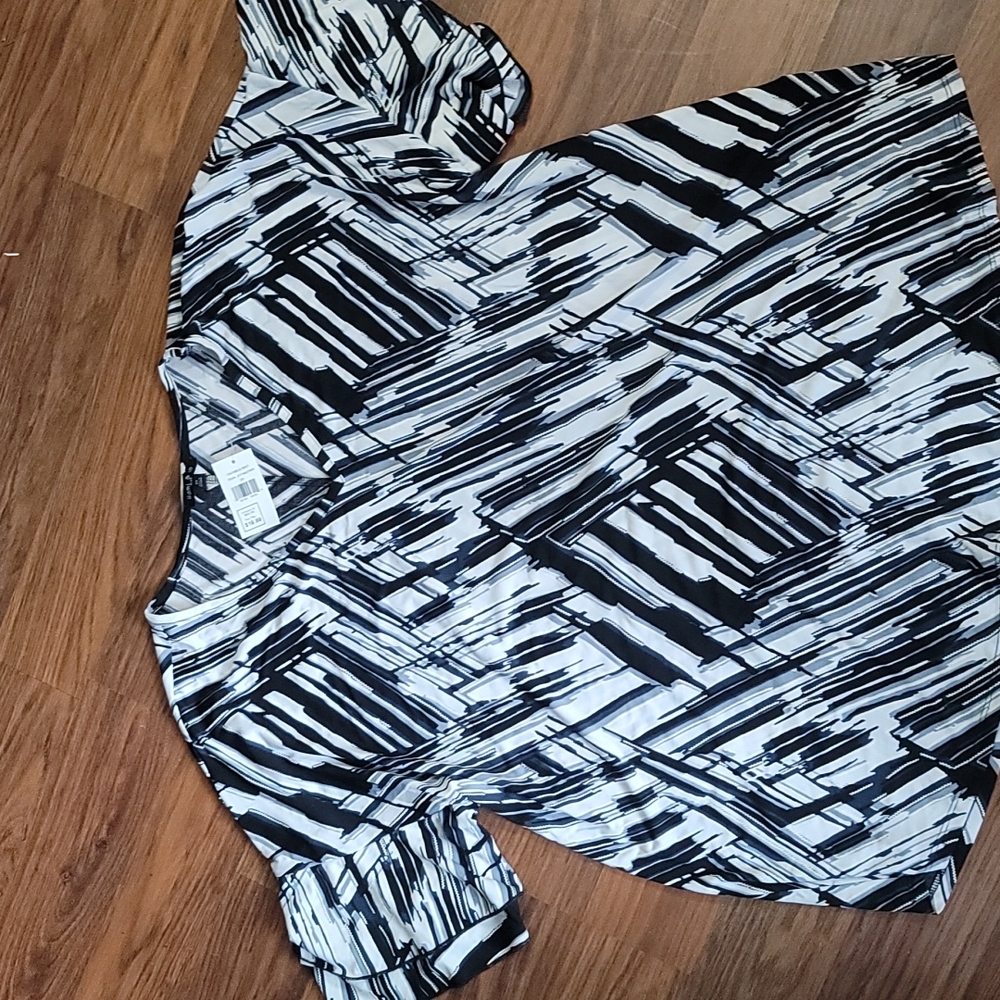 New top, 2x, black and white